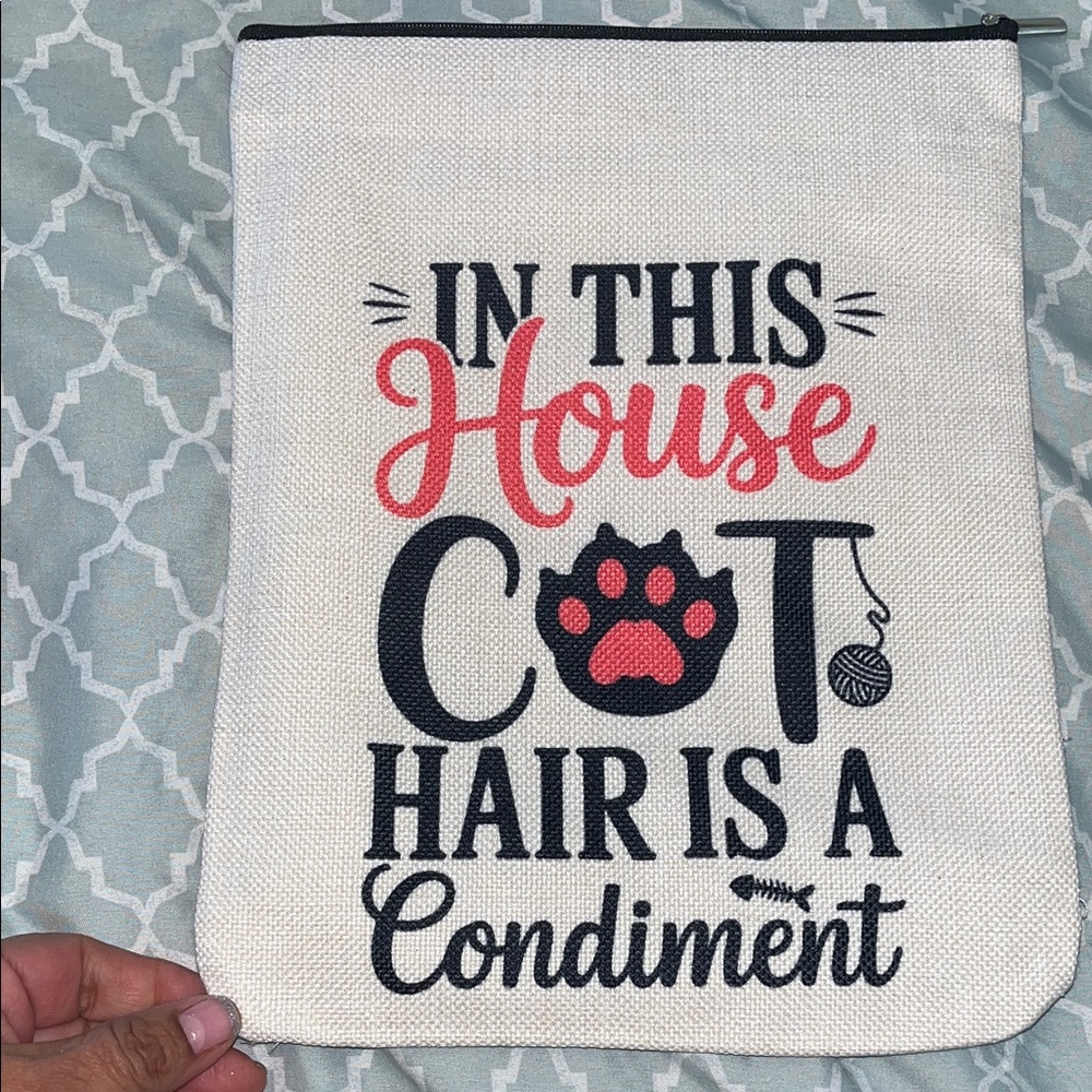 Source Unknown White and Black Cosmetic Bag